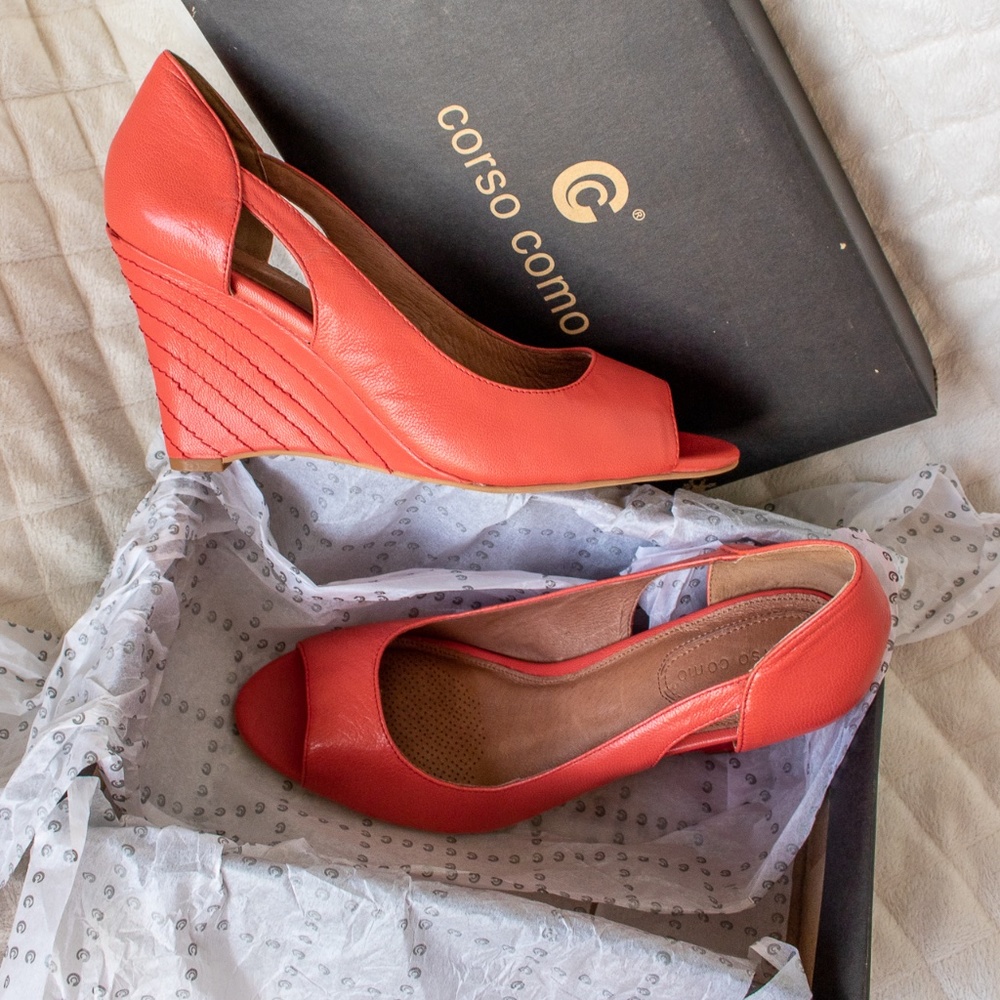 Corso Como Smith Peep Toe Wedge Heels Coral Leather 9.5 NWT